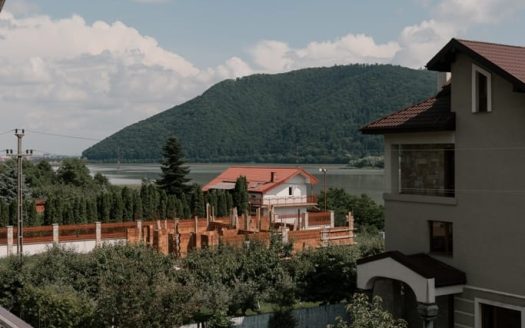 Vila 1300 mp si teren2180 mp zona Ursuleti